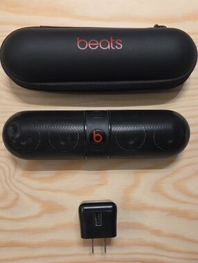 Beats by Dre - Beats Pill - Portable Bluetooth Speaker (1st Gen)